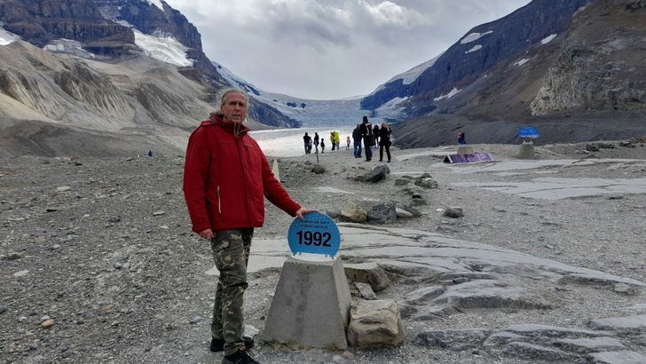 Der Autor am Columbia Icefield im kanadischen Alberta. - © Simon Klaus
