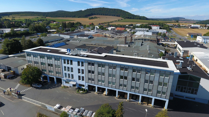 Hier am Hauptstandort von AKG in Hofgeismar entsteht die Produktionslinie für die Hybridkollektoren. - © Consolar/AKG Gruppe
