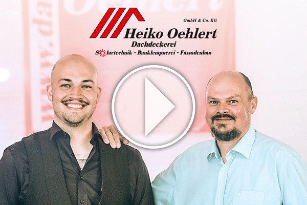  Marvin und Heiko Oehlert sind erfahrene Dachdecker, die schon seit langem Photovoltaikanlagen installieren.