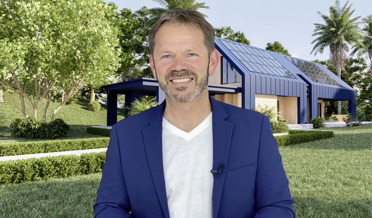 Michael Zimmermann ist Dachdeckermeister, Sachverständiger für das Dachdeckerhandwerk und unter anderem Photovoltaik. Im Zentralverband des Deutschen Dachdeckerhandwerks (ZVDH) ist er zuständig für Fachtechnik und Digitalisierung.