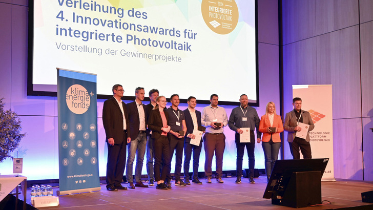 Die Gewinner des vierten Innovationsawards für integrierte Photovoltaik wurden auf der diesjährigen Frühjahrskonferenz von PV Austria ausgezeichnet. - © Velka Botička
