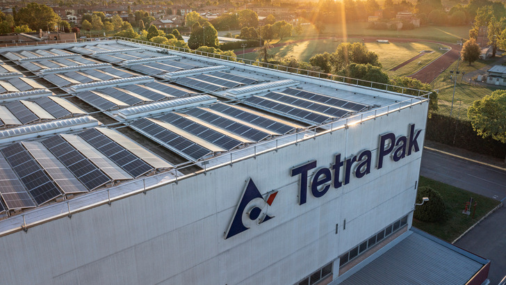  Für Tetra Pak hat Baywa r.e. eine Aufdach- und Carportanlage gebaut.