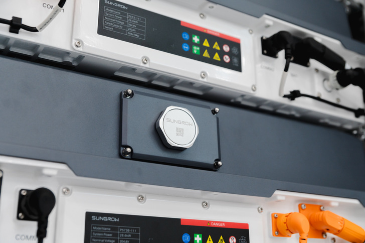  Integriert ist unter anderem ein KI-gestütztes Zellüberwachungssystem, das die Zellen in Echtzeit überwacht.