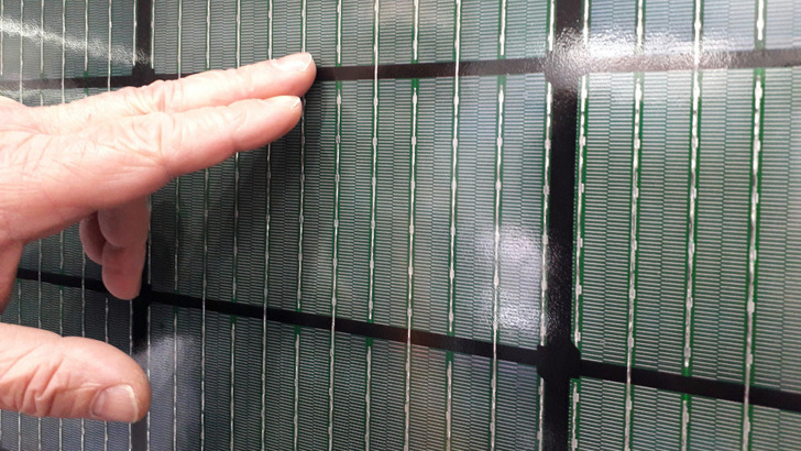  Neue Solarmodule kontaktieren die Zellen ausschließlich auf der Rückseite.