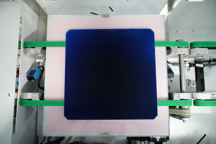  Die neue Topcon-Solarzelle im M10 Format vom Fraunhofer ISE.