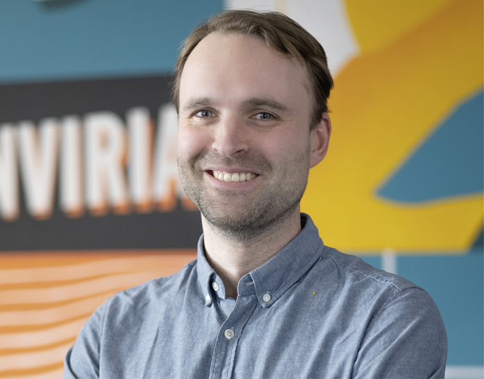 Marvin Mertens leitet die Abteilung Power Products bei Enviria. Der ­studierte Wirtschaftsingenieur ist davon überzeugt, dass die ­Energiewende nur mit den richtigen Speichermöglichkeiten gelingt.