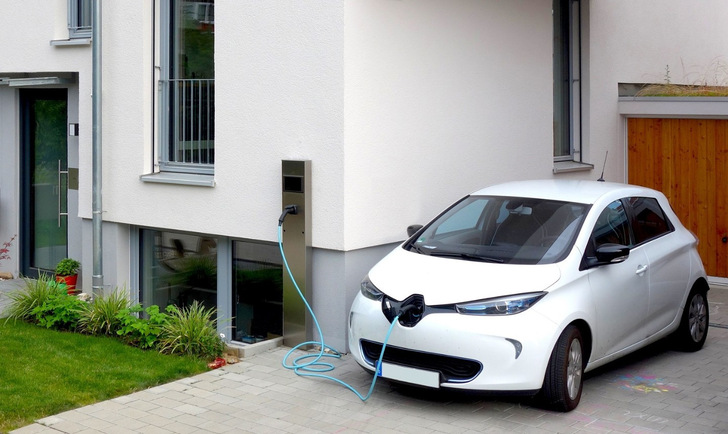 Sehr flexibel: Mit bidirektionaler Ladetechnik und einer entsprechenden Wallbox wird das Elektrofahrzeug sogar zum Heimspeicher.