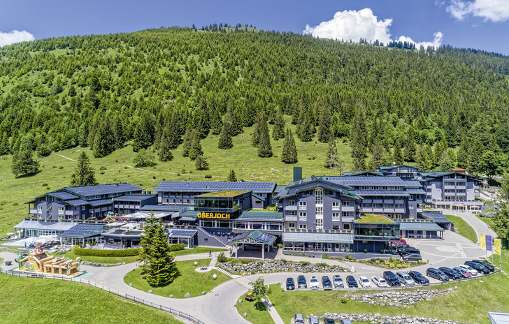 Mehr Photovoltaik geht kaum: Insgesamt 540 Kilowatt wurden auf den Dächern des Hotels installiert.