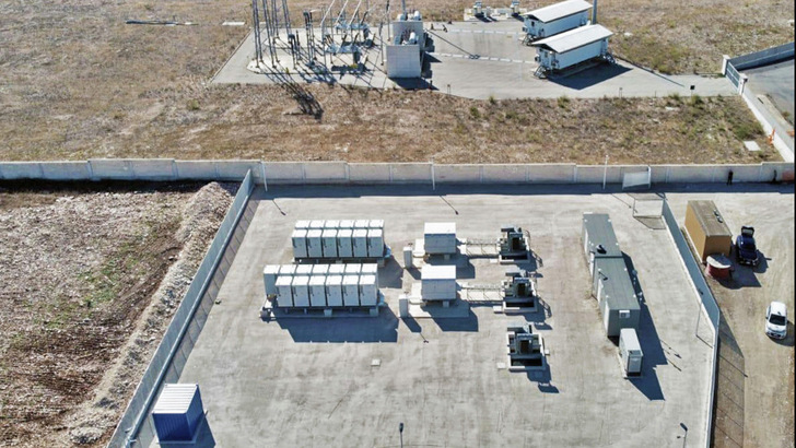 Der Speicher in Avetrana sorgt für Netzstabilität. Damit dient er auch der Integration von Ökostrom ins Netz.