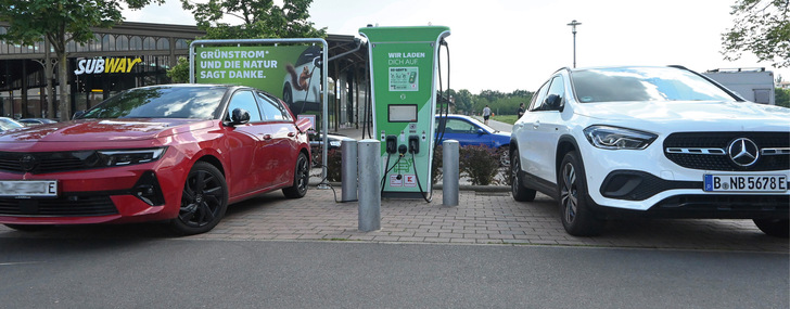 Bisher bieten Hersteller vor allem große elektrisch ­angetriebene Automodelle an. Diese sind vielen Kunden aber zu teuer.