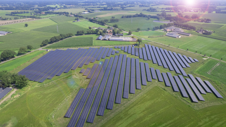 Dieser Solarpark in der Provinz Groningen leistet 22,6 Megawatt. Er ist eines der acht Projekte, die Belectric in den vergangenen Monaten in Holland gebaut hat.
