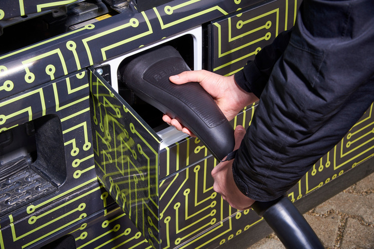 Mercedes-Benz Trucks hat bereits ein System entwickelt, mit der Lkw mit mehr als einem Megawatt laden können.