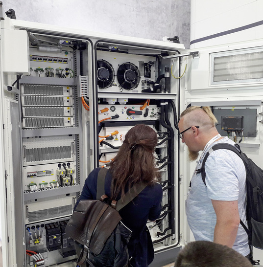 RCT Power brachte einen kommerziellen Speicher für gewerbliche Kunden, der großes Interesse erregte.