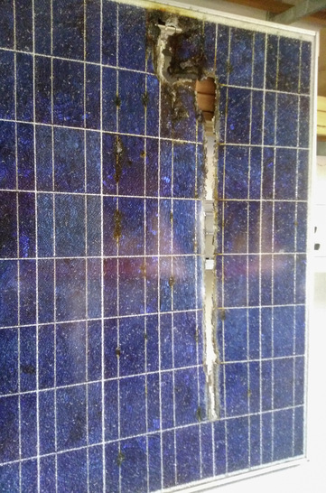 Bei diesem Modul haben sich kleine, kaum sichtbare Fehler in der Kontaktierung erst nach Jahren zum handfesten Brand ausgewachsen.