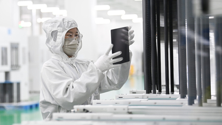 Die Rekordzelle basiert auf rechteckigen, großformatigen Wafern.