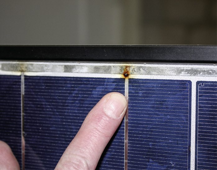 Hotspot am Anschluss des Zellverbinders zur Modulkontaktierung.