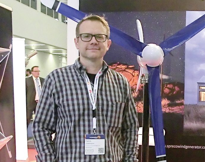 Patrick Jüttemann  betreibt das Fachportal Klein-windkraftanlagen.com und den Youtube-Kanal Kleinwindkraft. Der studierte Geograf und Kaufmann beobachtet kontinuierlich den Markt für Kleinwindkraftanlagen. Als neutraler Experte gibt Jüttemann regelmäßig den Kleinwind-Marktreport mit empfehlenswerter Anlagentechnik heraus. - © Foto: Patrick Jüttemann