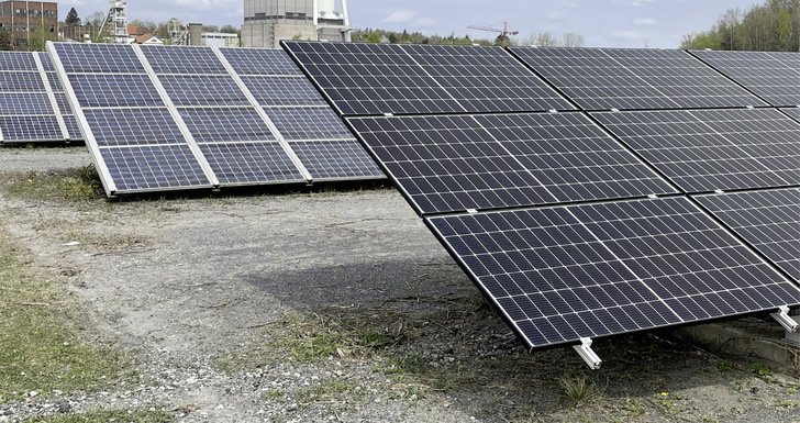 Bei diesem Solarpark waren etliche Module fehlerhaft.