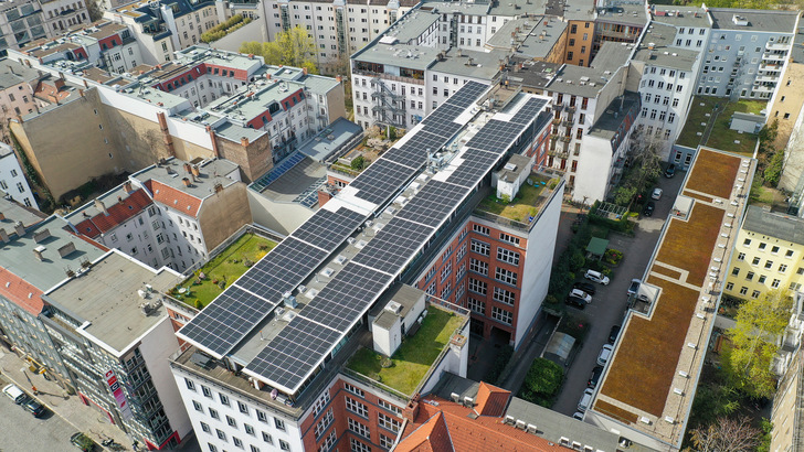 Für Gewerbegebäude sind Mieterstromprojekte nicht so einfach umzusetzen, auch wenn das Potenzial riesig ist. - © Foto: Solarize