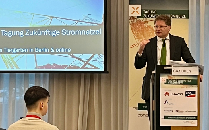 Ex-Staatssekretär Patrick Graichen sprach 2023 auf der Tagung Zukünftige Stromnetze in Berlin, nun arbeitet er für den ukrainischen Energiekonzern Ukrenergo.