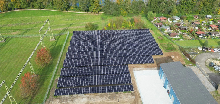 Die AEW hat den frei gewordenen Platz auf dem Gelände des Unterwerks Spreitenbach für einen Solarpark zwischengenutzt,