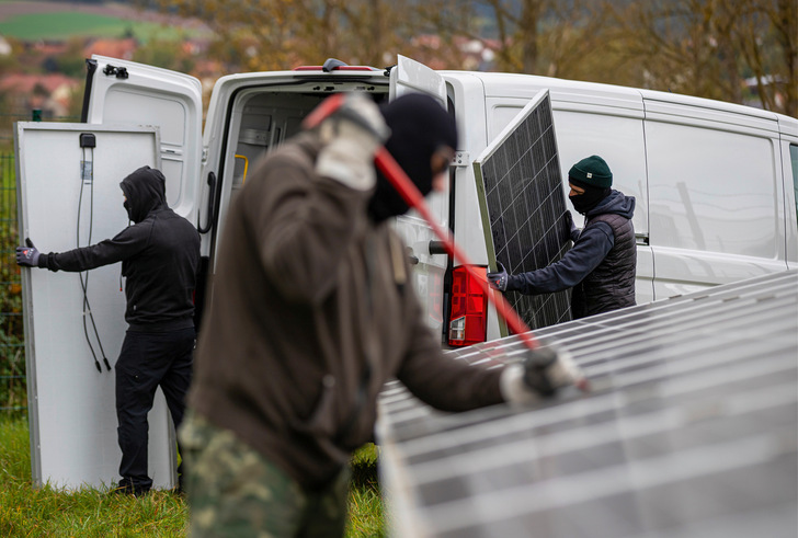 Diebe gehen teilweise sehr rabiat vor. Zusätzliche Schäden jenseits des eigentlichen Diebesguts sind ihnen gleichgültig.