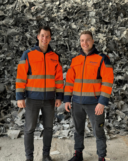 Malte Fislake (links) leitet das Werk für Modulrecycling in Münster. Tom Reiling (rechts) ist Geschäftsführer von Reiling PV-Recycling.