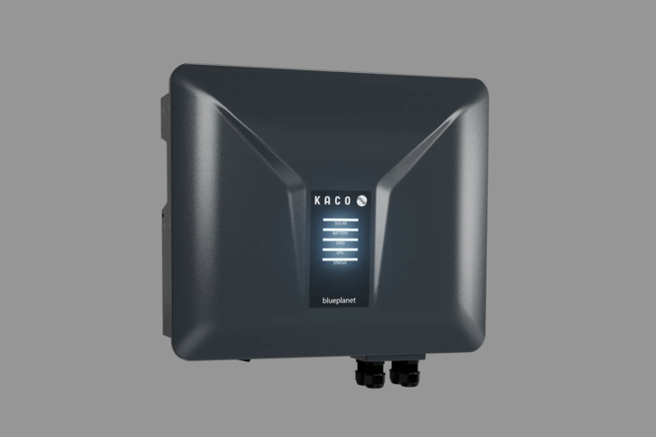 Kaco New Energy stellt das neue Hybridsystem vor.