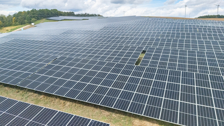 Der neue Solarpark leistet rund 20 Megawatt.
