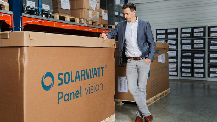 Gregor Kuschmann ist Experte für Nachhaltigkeit und Produktmanager bei Solarwatt.