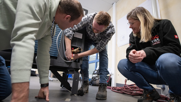 Bei der WPnext Tour werden Stiebel Eltron-Fachpartner zu Profis in Sachen Planung und Montage der neuen Wärmepumpen-Produktfamilie.