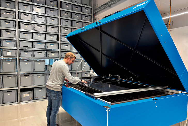 Das MBJ Sunlike Lab ist ein Solarsimulator mit integrierter Messtechnik für Elektrolumineszenz.