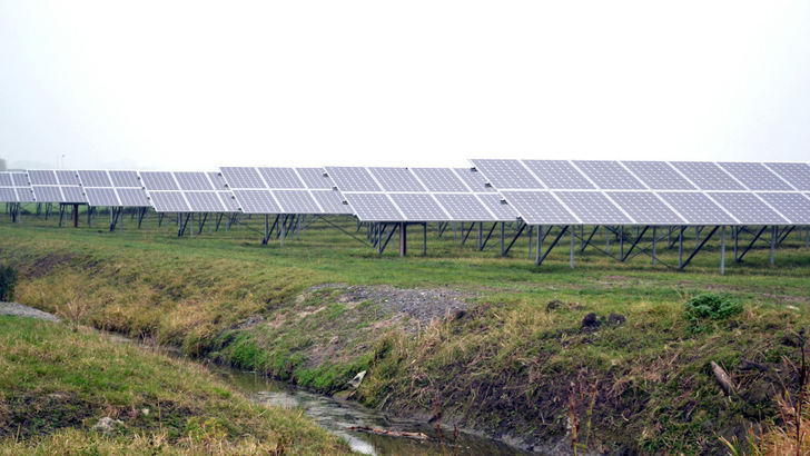 Im Webinar von photovoltaik und PVcase erfahren Sie, wie Sie auch komplexe Solarprojekte effizient planen und entwickeln können.