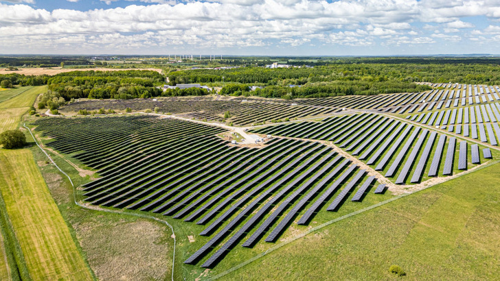 Der Solarpark Kentzlin aus der Vogelperspektive.