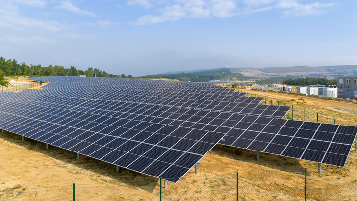 Tagebau Hambach: Mehr als 22.000 Solarmodule erzeugen Strom für rund 4.500 Haushalte.