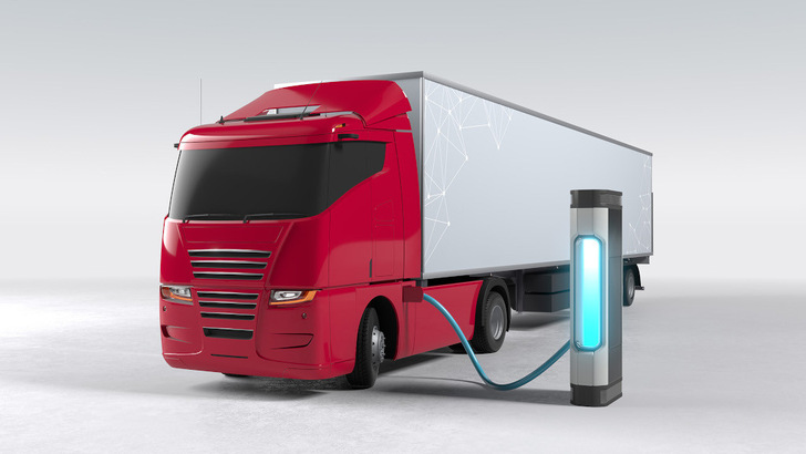 Ob Lkw oder Pkw, mit dem Durchleitungsmodell wird der Wettbewerb an der Ladesäule größer. Damit würden die Preise sinken. Voraussetzung ist aber eine genaue Erfassung und Abrechnung der Strommengen.