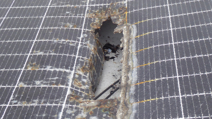 Das Problem der versprödenden Folien auf der Rückseite der Module ist noch nicht ausgestanden.