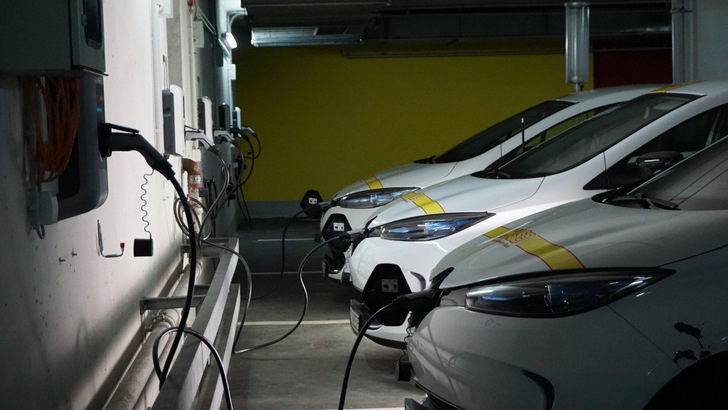 Eine Ladestation beim ASB in München.