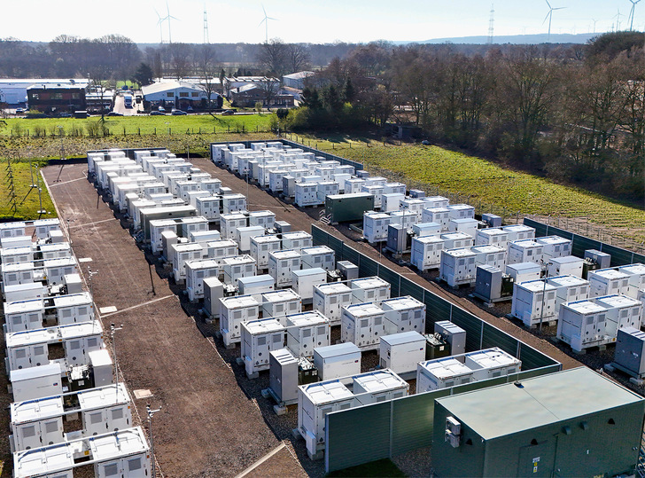 In Metelen hat SMA Altenso einen Batteriespeicher 
mit 92,5 Megawatt in Betrieb genommen.