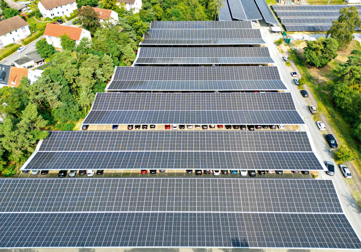 Der Markt für Solarcarports entwickelt sich positiv – hier ein Projekt in Halle (Westfalen).