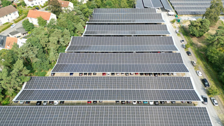Der Markt für Solarcarports entwickelt sich positiv – hier ein Projekt in Halle (Westfalen).