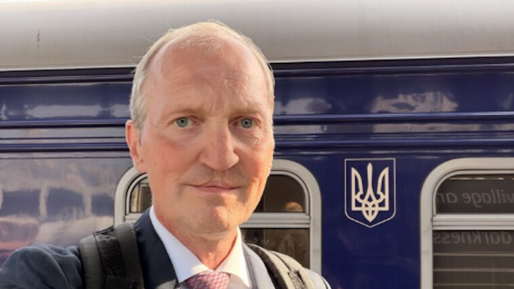Jörg Ebel bei der Ankunft auf dem Bahnhof in Kiyv.
