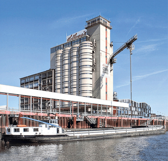 Modernes Hotel im Bebauungsprojekt der Überseeinsel.