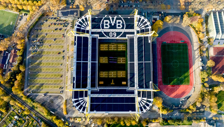 Das schwarze Design greift die schwarz-gelben Vereinsfarben des BVB auf.