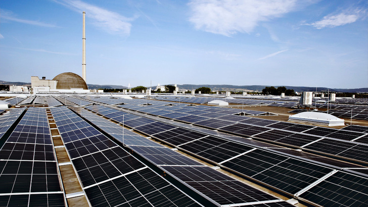 Der Bau großer Solarfelder soll künftig erschwert werden.