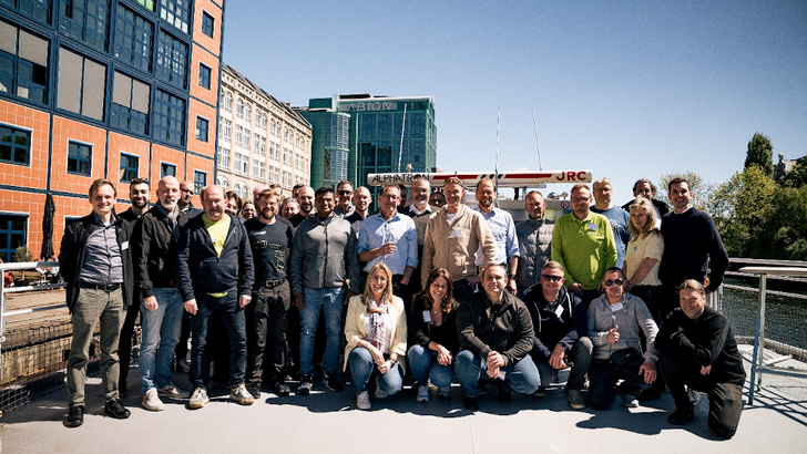 Teilnehmer des PV Power Days im Frühjahr 2026 auf dem Seminarschiff in Berlin.
