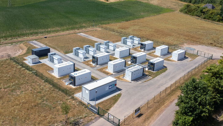 Speicherpark in Föhren, ausgestattet und angeschlossen mit Technik von SMA.