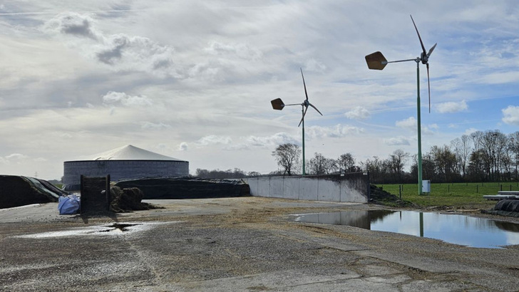 Ob sich eine Kleinwindkraftanlage rechnet, hängt vom Zusammenspiel aus Windpotenzial, Grundstück, Stromverbrauch und baurechtlichen Bedingungen ab.