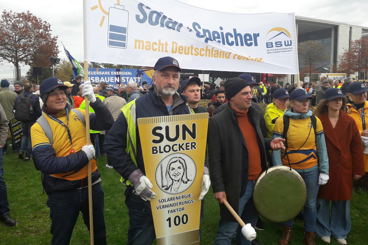 Die Solarbranche war bei der Demo gut vertreten.