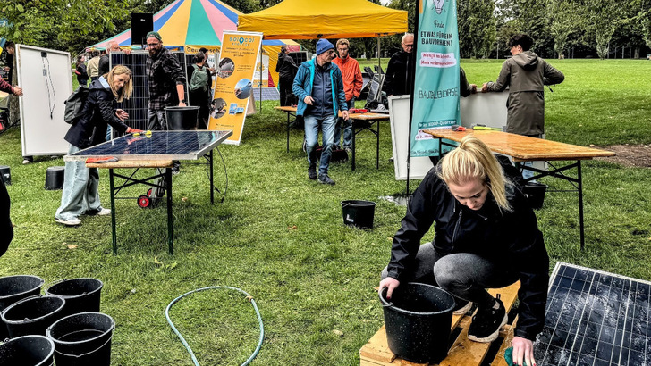 Solocal Energy beriet Teilnehmer zu Wechselrichtern und Unterkonstruktionen.